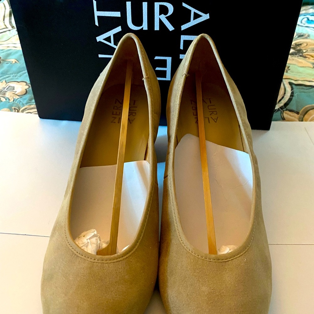 Naturalizer Brand Naomi pumps size 8-1/2